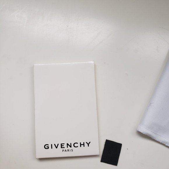 Limited edition: Givenchy GV3 zipped card holder - Picture 13 of 15